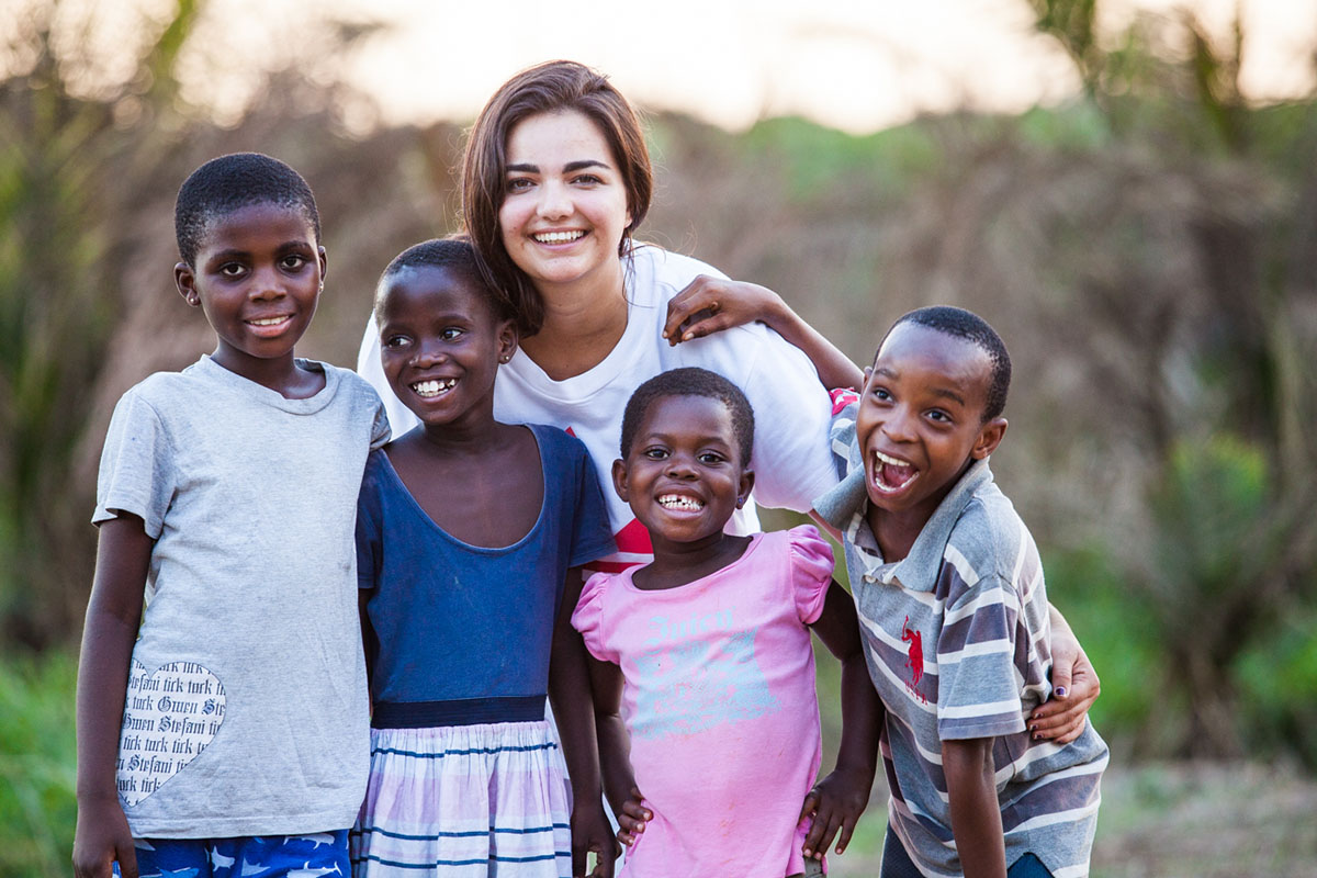 Devon Leondis with 4 African children.